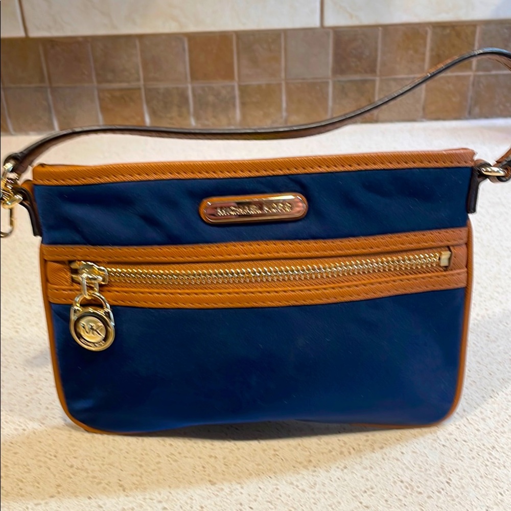 Michael Kors VINTAGE + PRISTINE Navy & Brown Large Wristlet Clutch